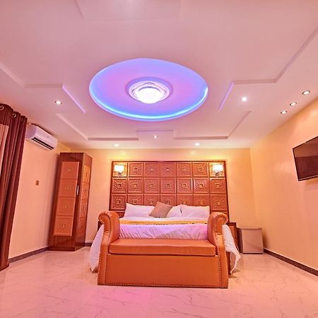 ดับเบิลเอ็ม เอ็กซ์ควิซิต สวีท แอนด์ เลาจน์ Hotel Ogombo ภายนอก รูปภาพ