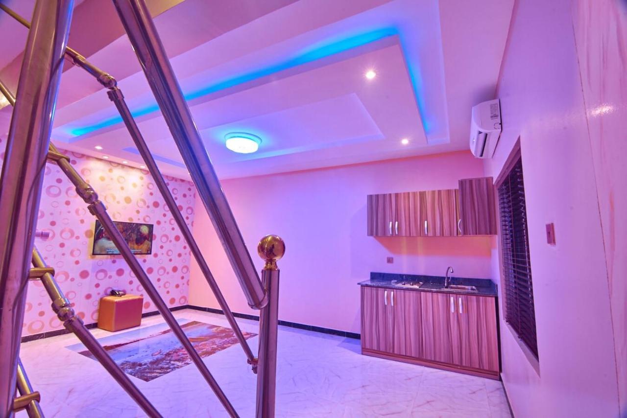 ดับเบิลเอ็ม เอ็กซ์ควิซิต สวีท แอนด์ เลาจน์ Hotel Ogombo ภายนอก รูปภาพ