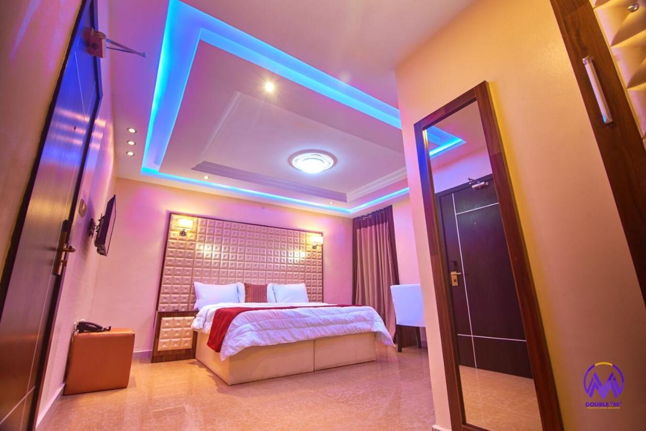 ดับเบิลเอ็ม เอ็กซ์ควิซิต สวีท แอนด์ เลาจน์ Hotel Ogombo ภายนอก รูปภาพ