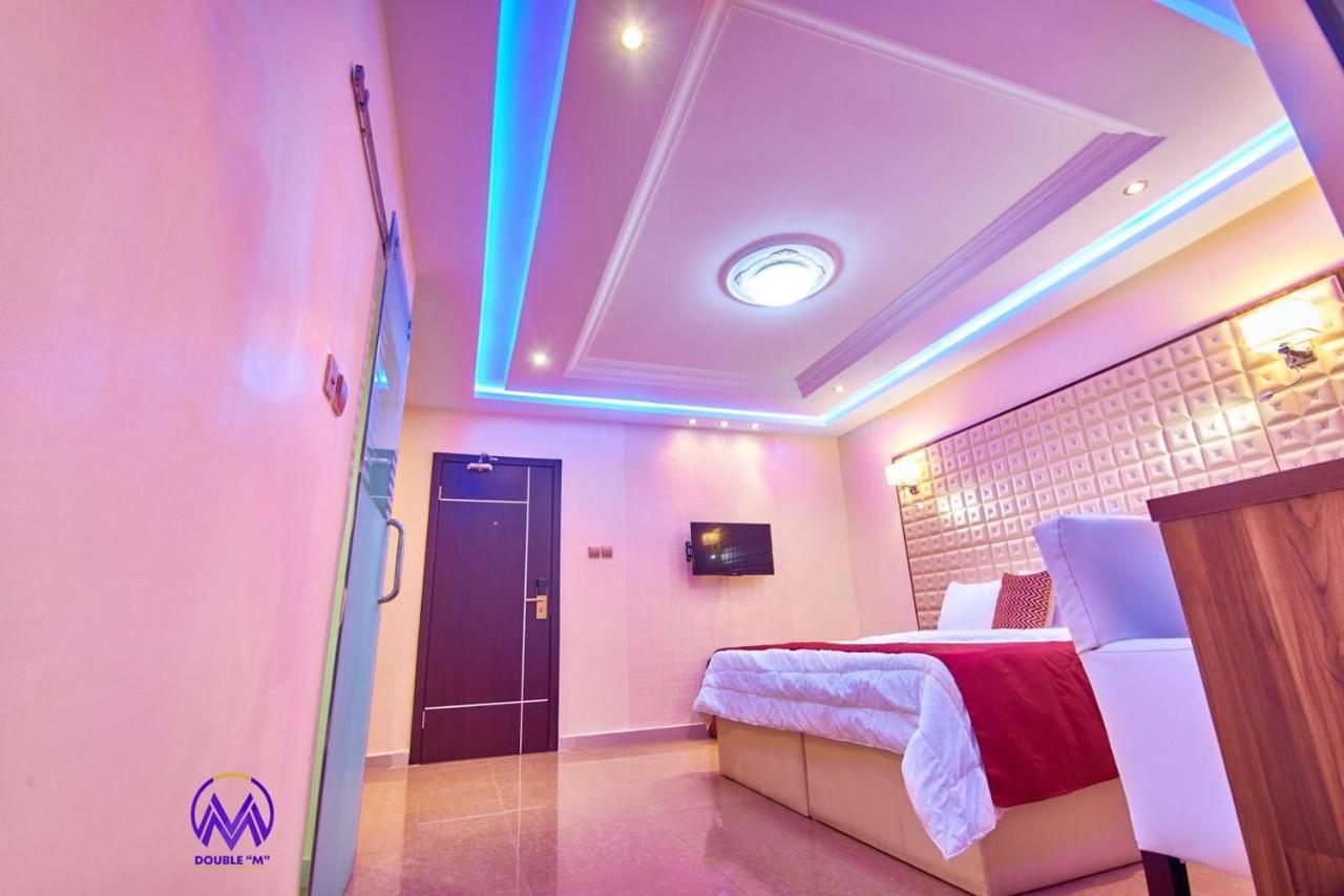 ดับเบิลเอ็ม เอ็กซ์ควิซิต สวีท แอนด์ เลาจน์ Hotel Ogombo ภายนอก รูปภาพ