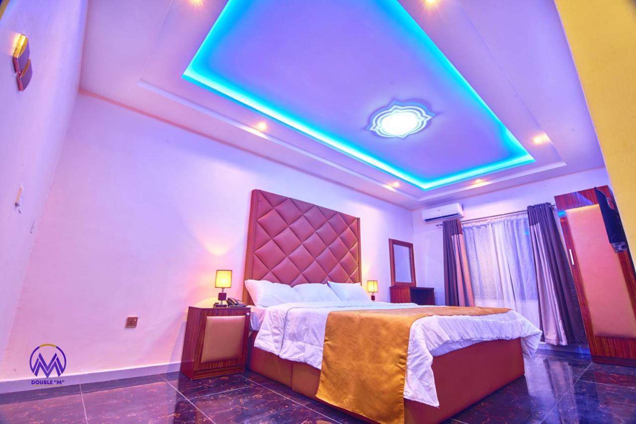 ดับเบิลเอ็ม เอ็กซ์ควิซิต สวีท แอนด์ เลาจน์ Hotel Ogombo ภายนอก รูปภาพ