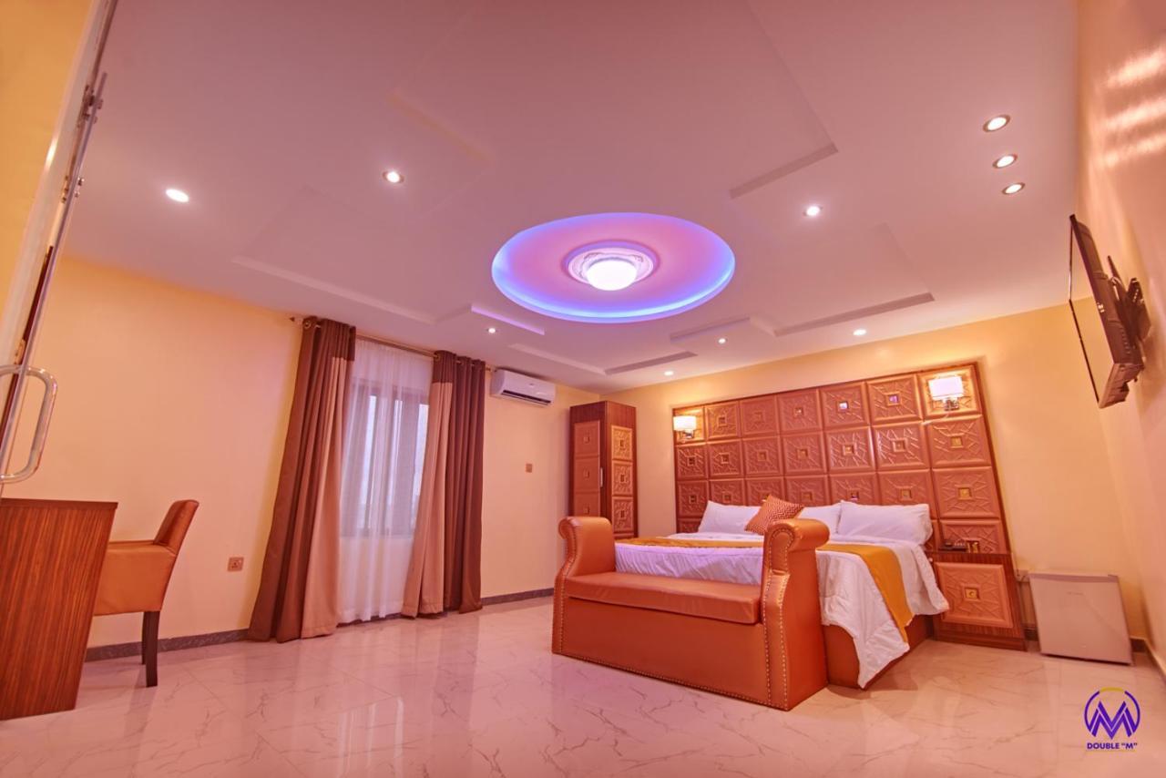 ดับเบิลเอ็ม เอ็กซ์ควิซิต สวีท แอนด์ เลาจน์ Hotel Ogombo ภายนอก รูปภาพ