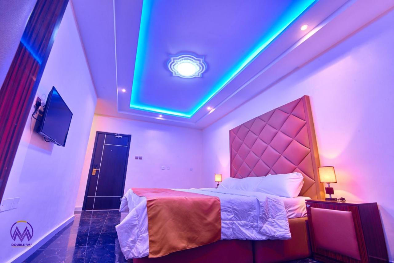 ดับเบิลเอ็ม เอ็กซ์ควิซิต สวีท แอนด์ เลาจน์ Hotel Ogombo ภายนอก รูปภาพ