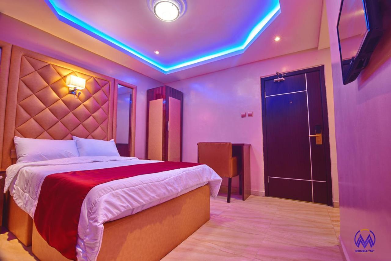 ดับเบิลเอ็ม เอ็กซ์ควิซิต สวีท แอนด์ เลาจน์ Hotel Ogombo ภายนอก รูปภาพ